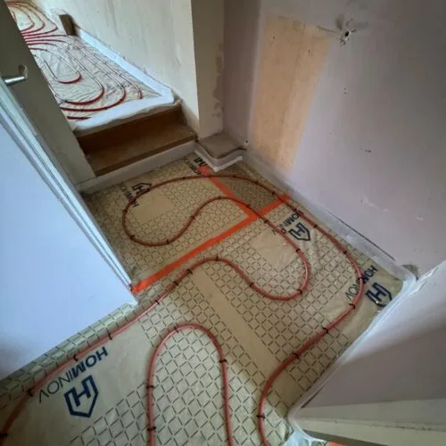 Rénovation thermique de sol et intégration de chauffage basse température avec rattrapage de niveau