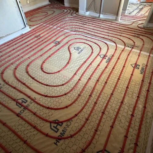 Réseau de tubes multicouche pour plancher chauffant sur isolant polyuréthane HOMEINOV